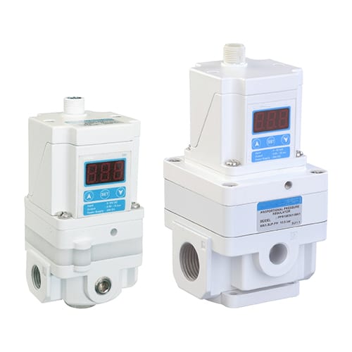 Zwei elektronische proportionale Druckregler mit Anzeigen und pneumatischen Gewindeanschlüssen