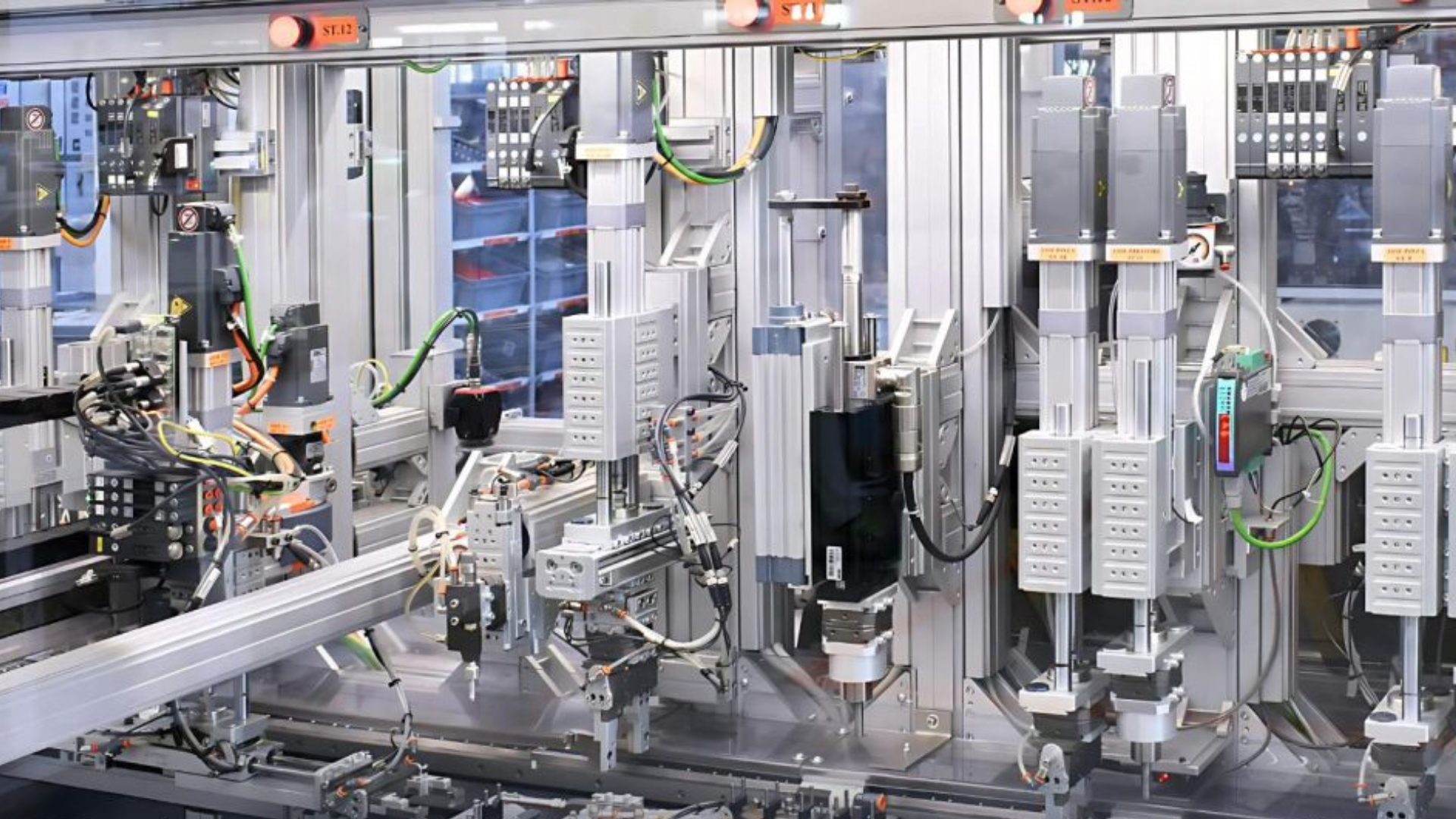 Pneumatic gripper for CNC and packaging handling applications