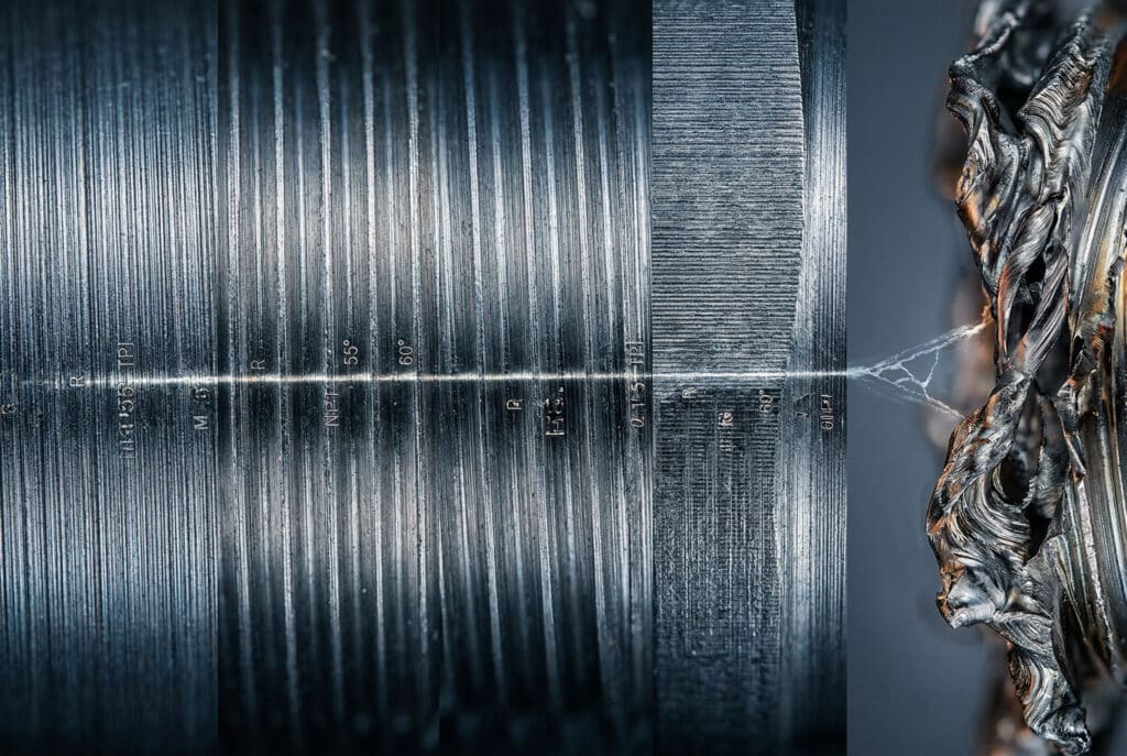 การนำเสนอภาพเชิงนามธรรมของพื้นผิวโลหะสี่ชนิดที่แทบจะแยกไม่ออก เพื่อแสดงให้เห็นถึงความแตกต่างเล็กน้อยที่สำคัญและความเสี่ยงของความเสียหายที่ไม่สามารถย้อนกลับได้จากการใช้มาตรฐานเกลียวลมแบบผสม.